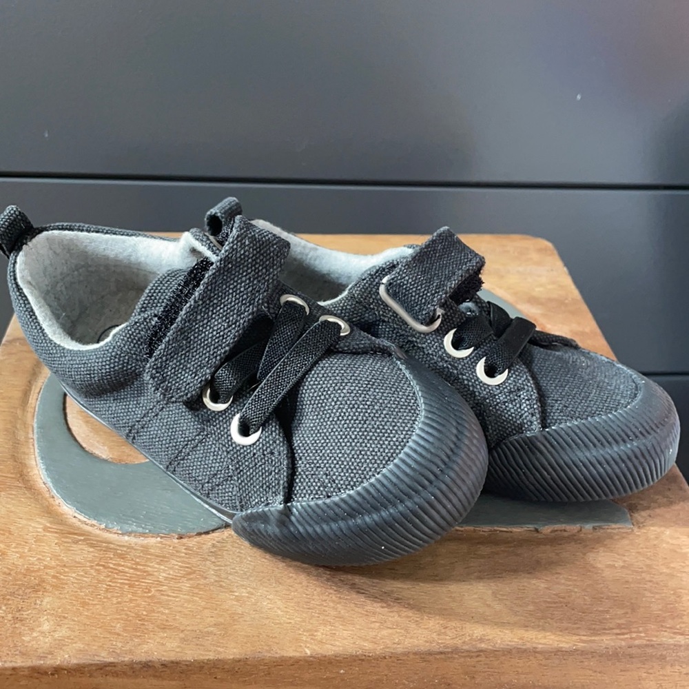 Cat & Jack size 8 toddler boy shoe